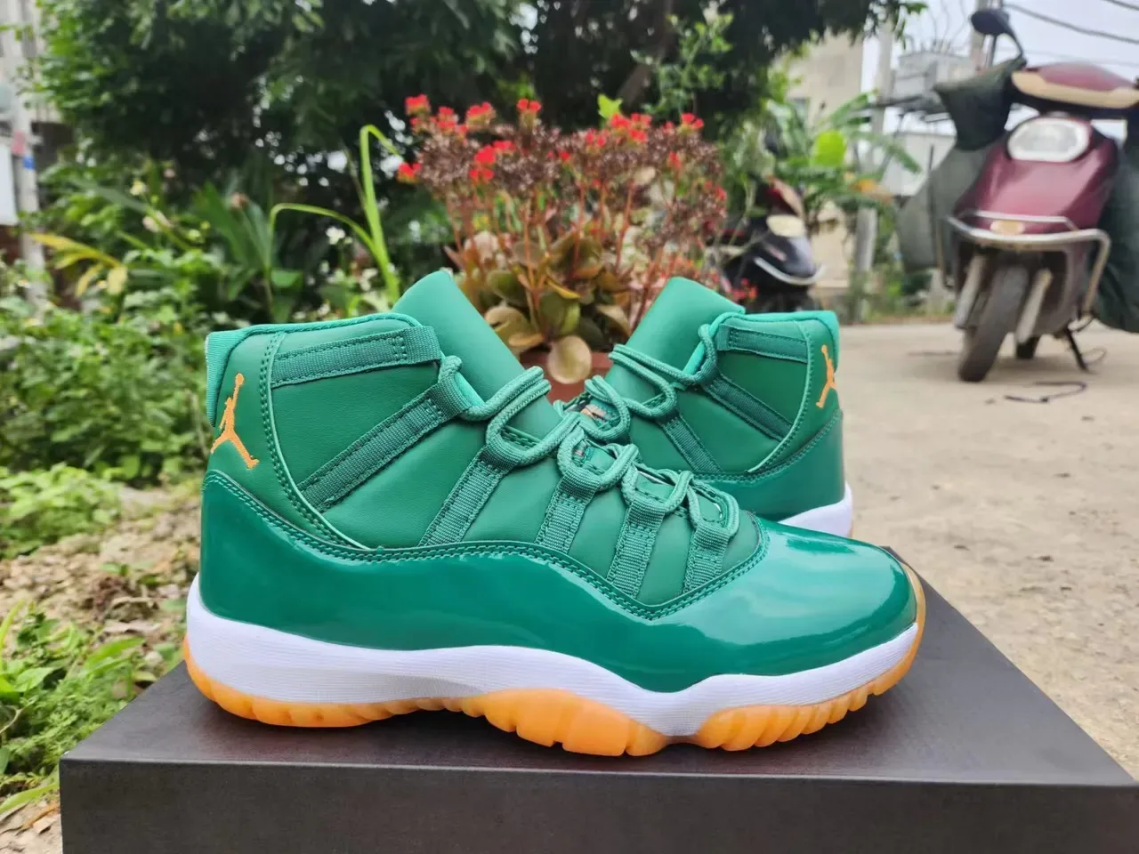 Air Jordan 11 أحذية كرة السلة جلد لامع أخضر زمردي 4