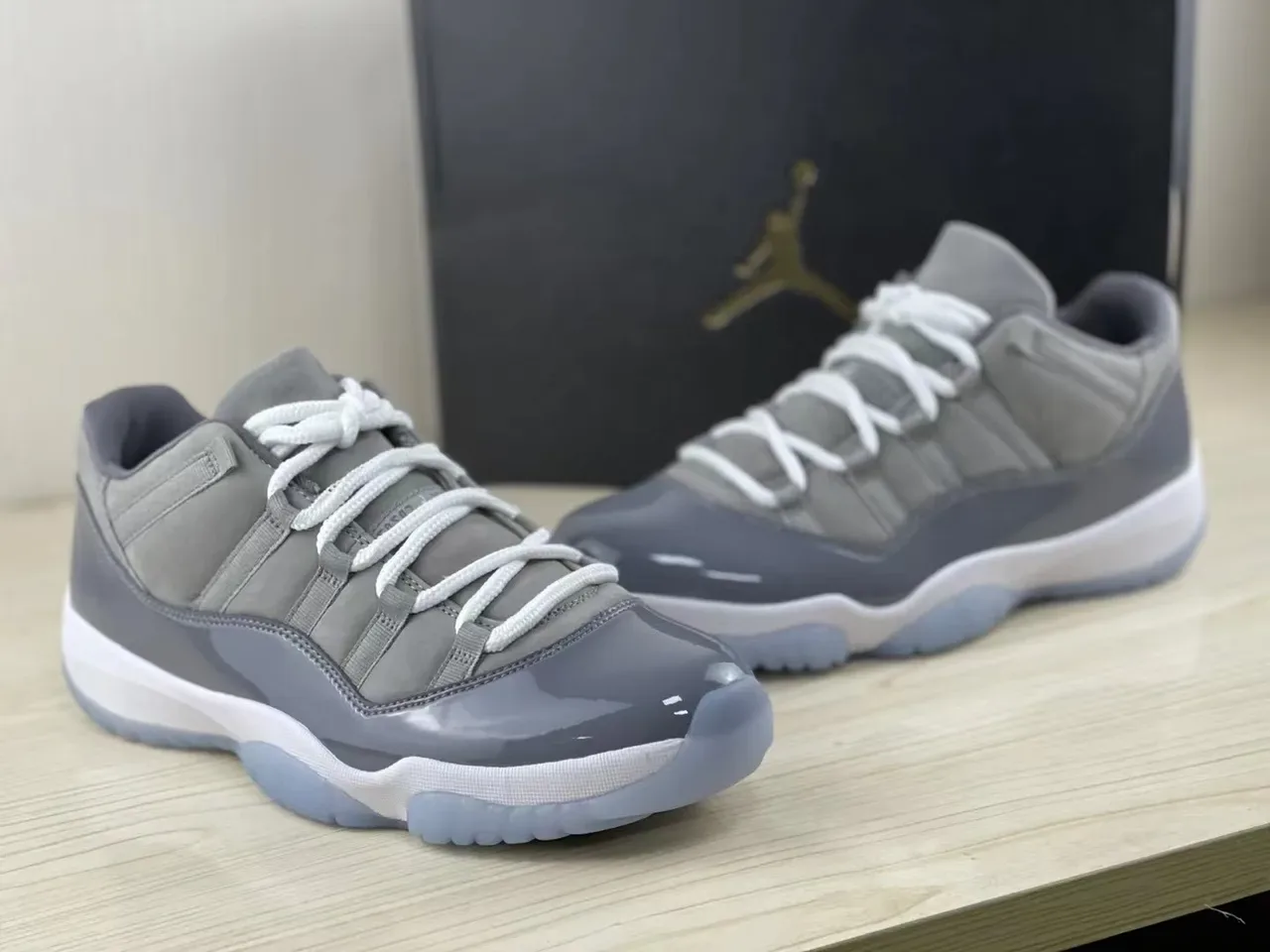 Zapatillas de baloncesto Air Jordan 11 de charol gris 2