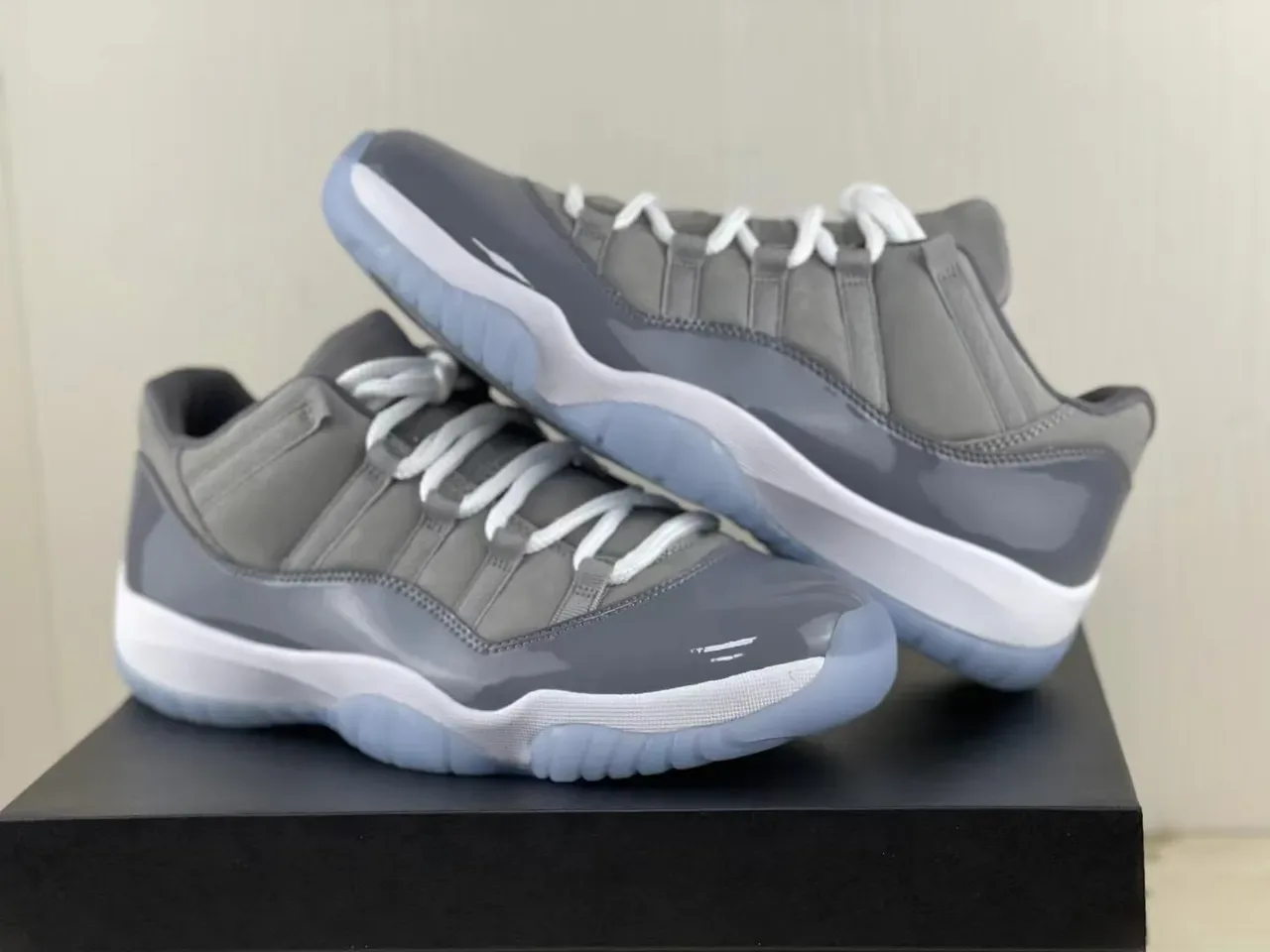 Zapatillas de baloncesto Air Jordan 11 de charol gris 7