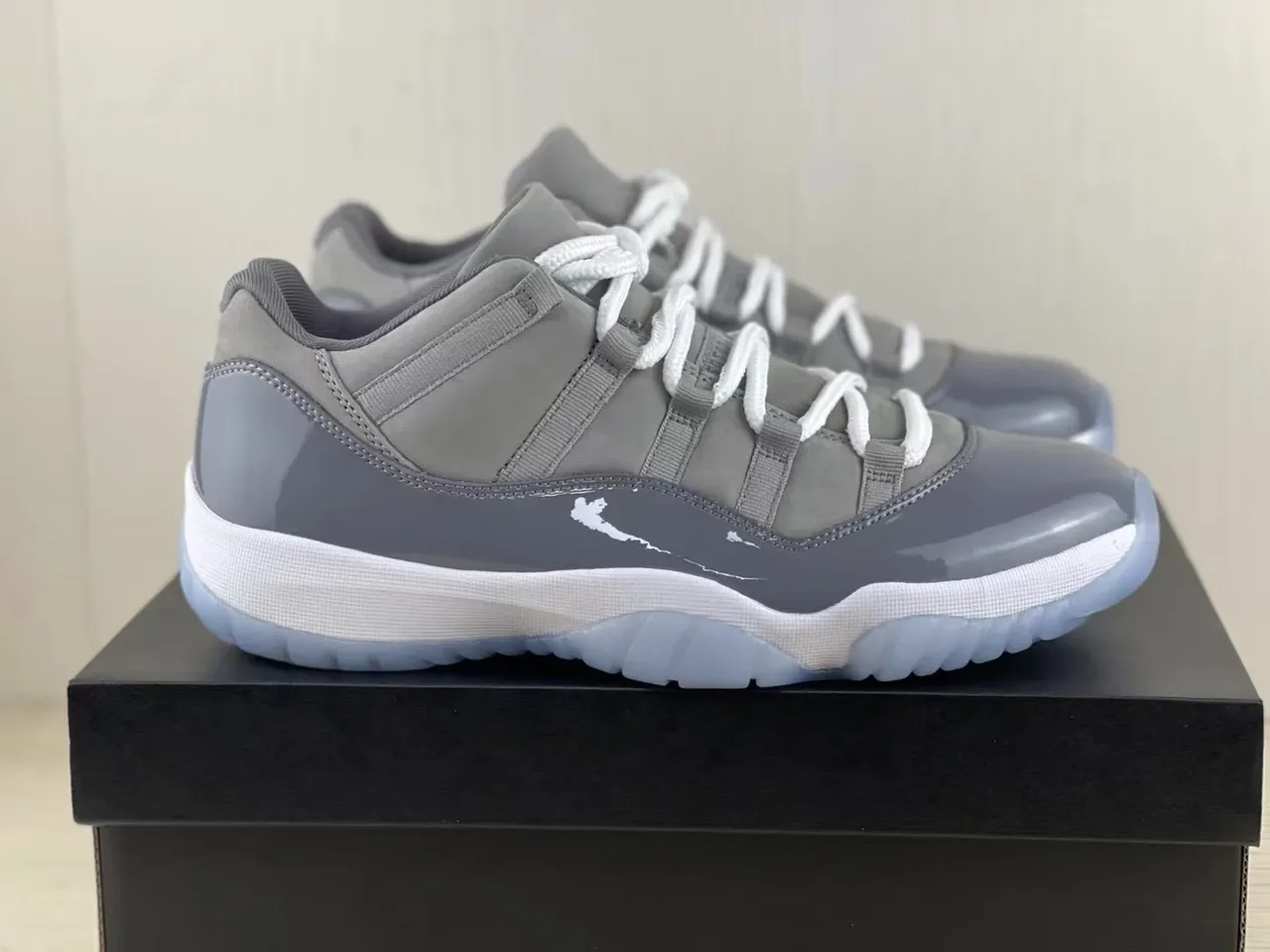Zapatillas de baloncesto Air Jordan 11 de charol gris 8