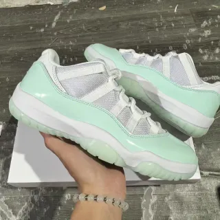 Tênis de basquete Air Jordan 11 de couro envernizado verde menta