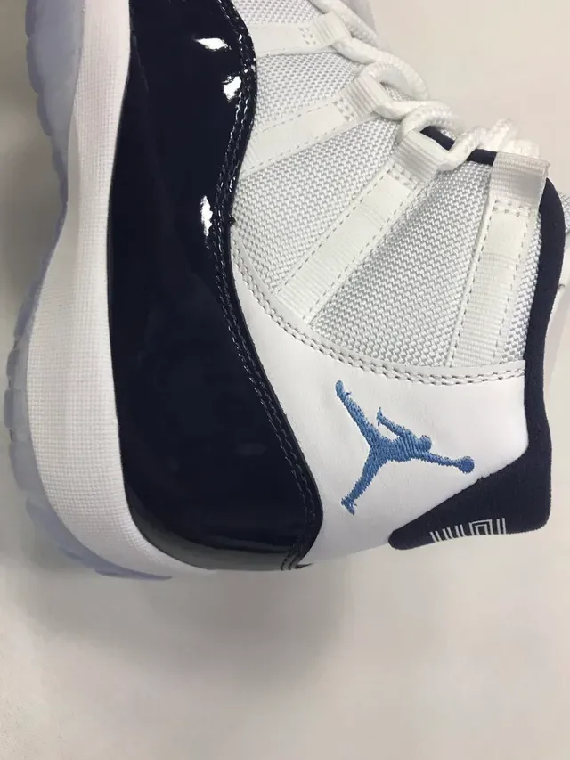 Air Jordan 11 Navy e Branco Tênis de Basquete de Couro Patentado 3