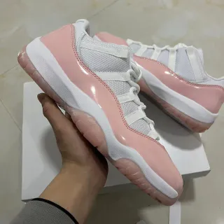 Air Jordan 11 粉色漆皮篮球鞋