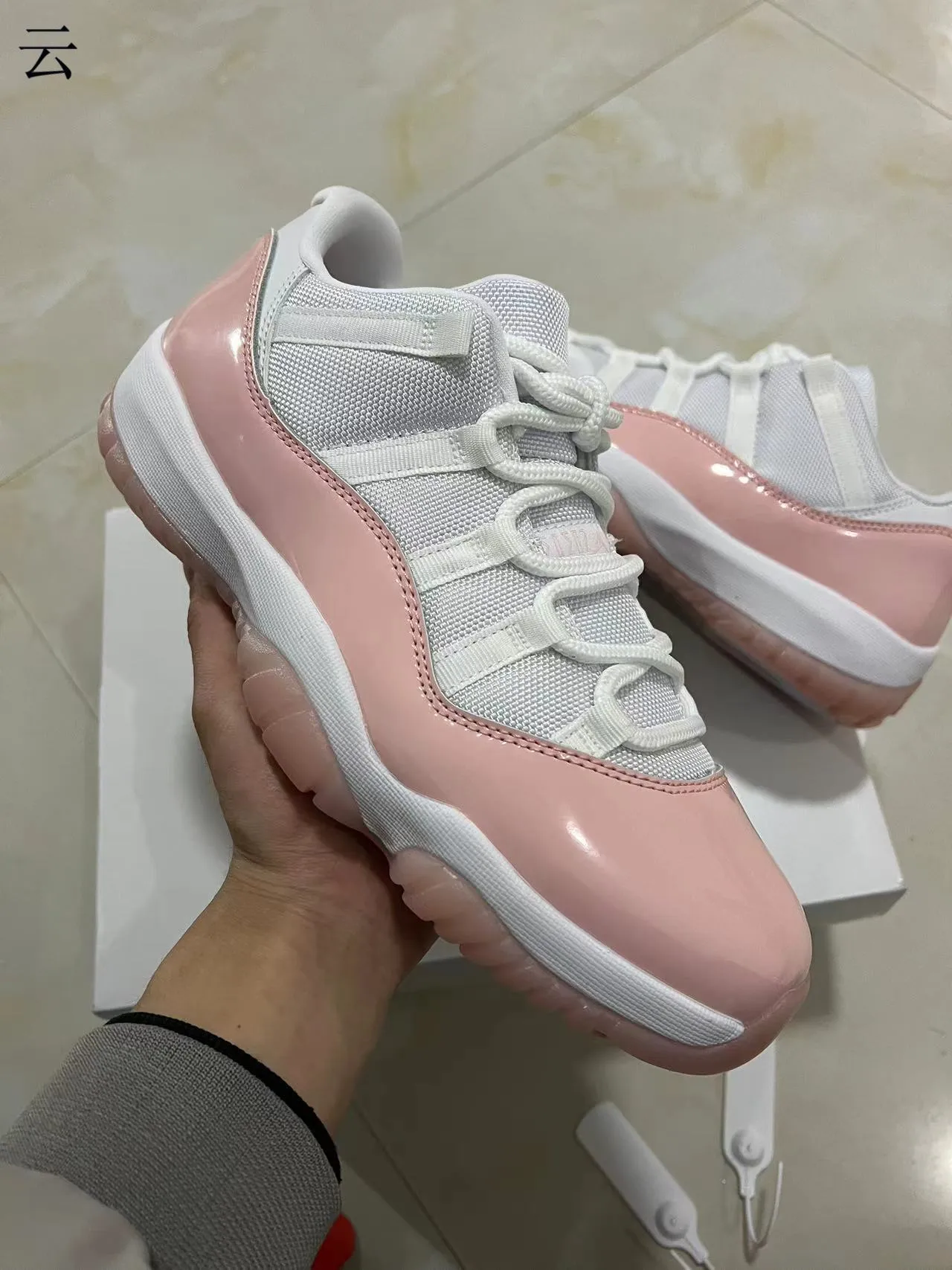 Air Jordan 11 Chaussures de Basket Cuir Patenté Rose 2