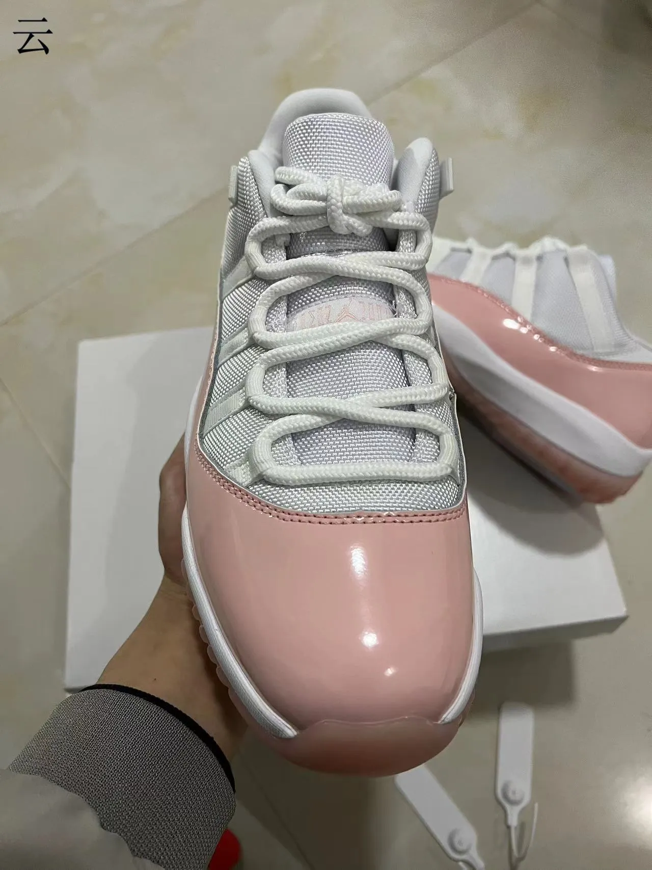 Air Jordan 11 Chaussures de Basket Cuir Patenté Rose 3