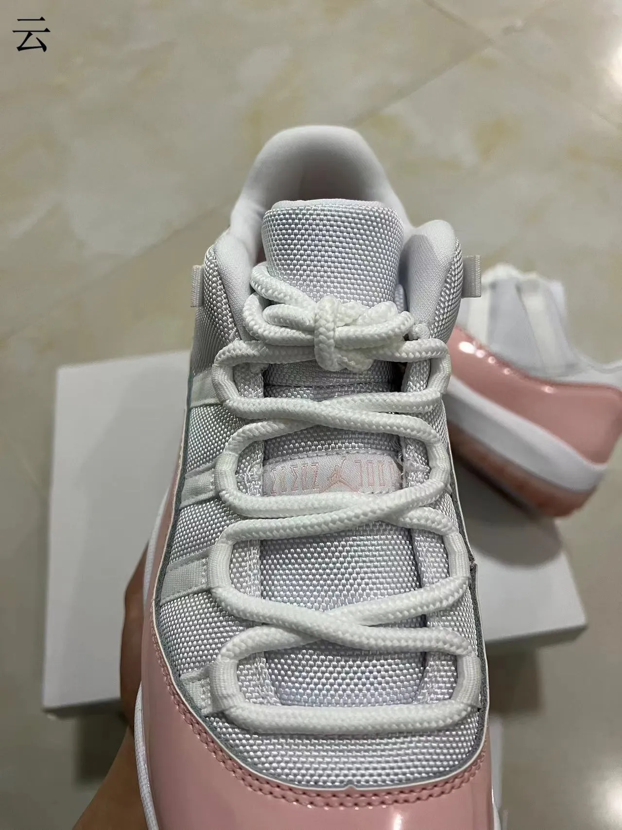 Air Jordan 11 Chaussures de Basket Cuir Patenté Rose 4