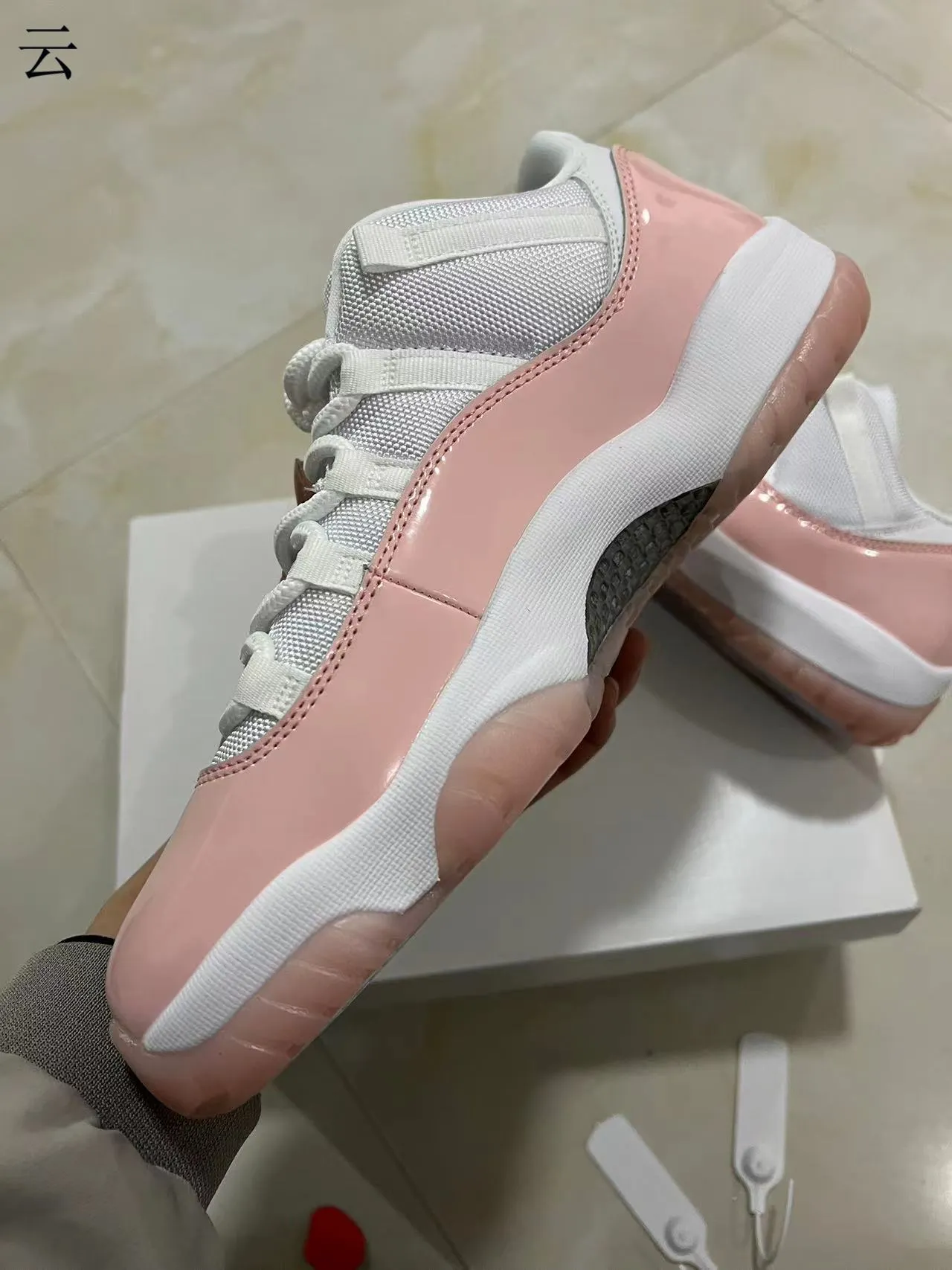 Air Jordan 11 Chaussures de Basket Cuir Patenté Rose 5