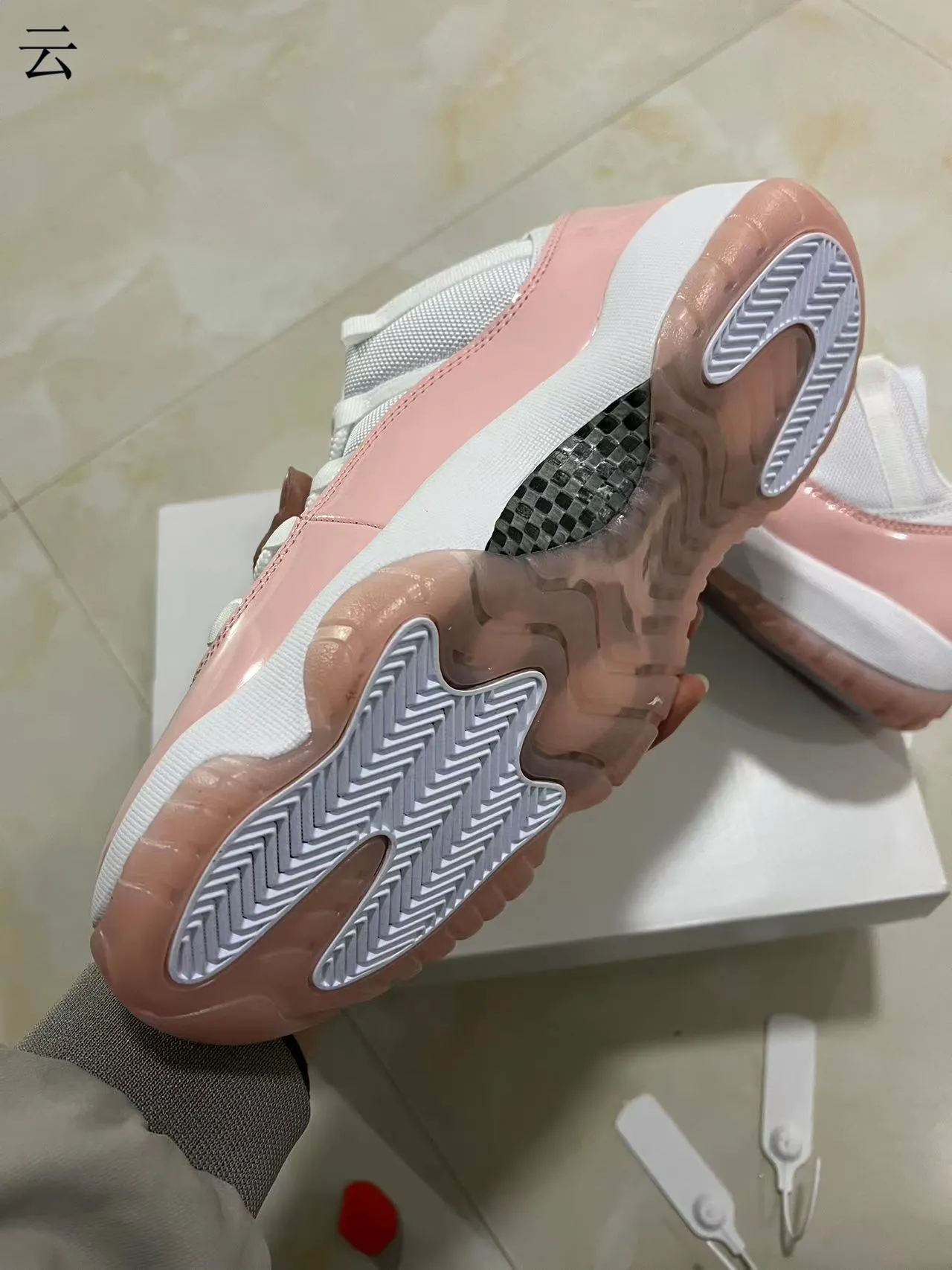 Air Jordan 11 Chaussures de Basket Cuir Patenté Rose 6