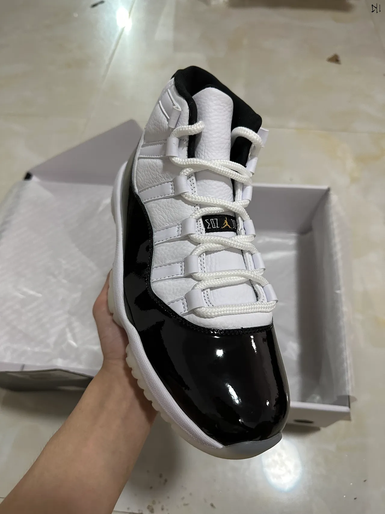 Air Jordan 11 সাদা কালো হাই-টপ পেটেন্ট লেদার মাডগার্ড বাস্কেটবল জুতো 2