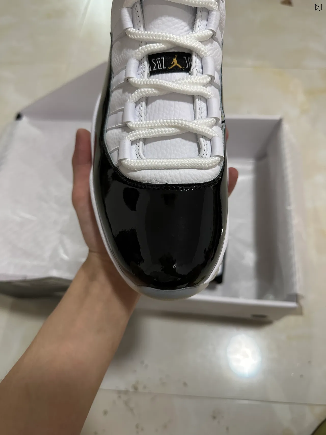 Air Jordan 11 সাদা কালো হাই-টপ পেটেন্ট লেদার মাডগার্ড বাস্কেটবল জুতো 3