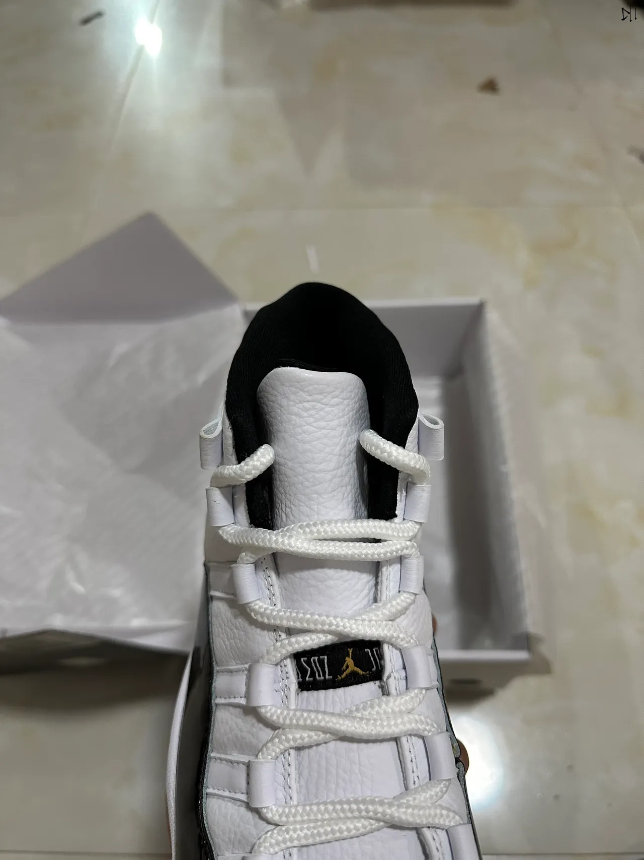 Air Jordan 11 সাদা কালো হাই-টপ পেটেন্ট লেদার মাডগার্ড বাস্কেটবল জুতো 4