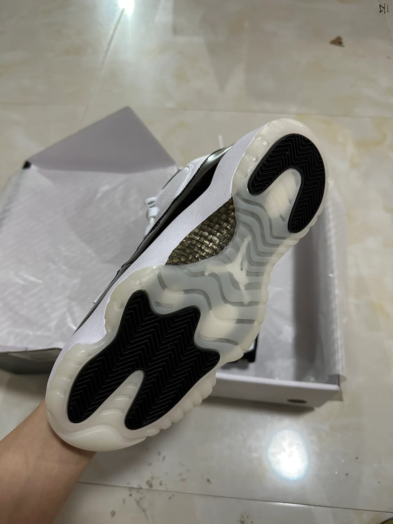 Air Jordan 11 সাদা কালো হাই-টপ পেটেন্ট লেদার মাডগার্ড বাস্কেটবল জুতো 6