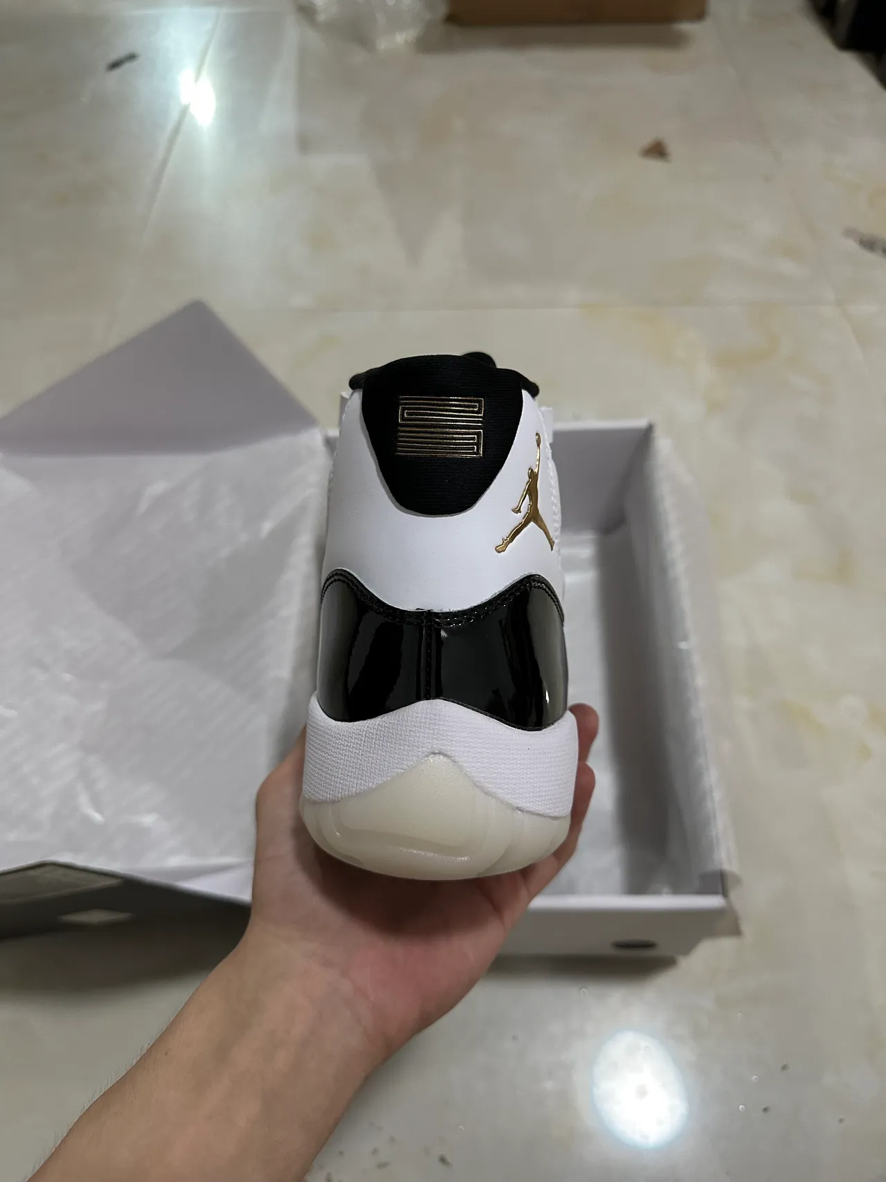 Air Jordan 11 সাদা কালো হাই-টপ পেটেন্ট লেদার মাডগার্ড বাস্কেটবল জুতো 7