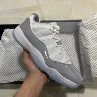 Air Jordan 11 सफेद हल्के भूरे पेटेंट लेदर बास्केटबॉल जूते