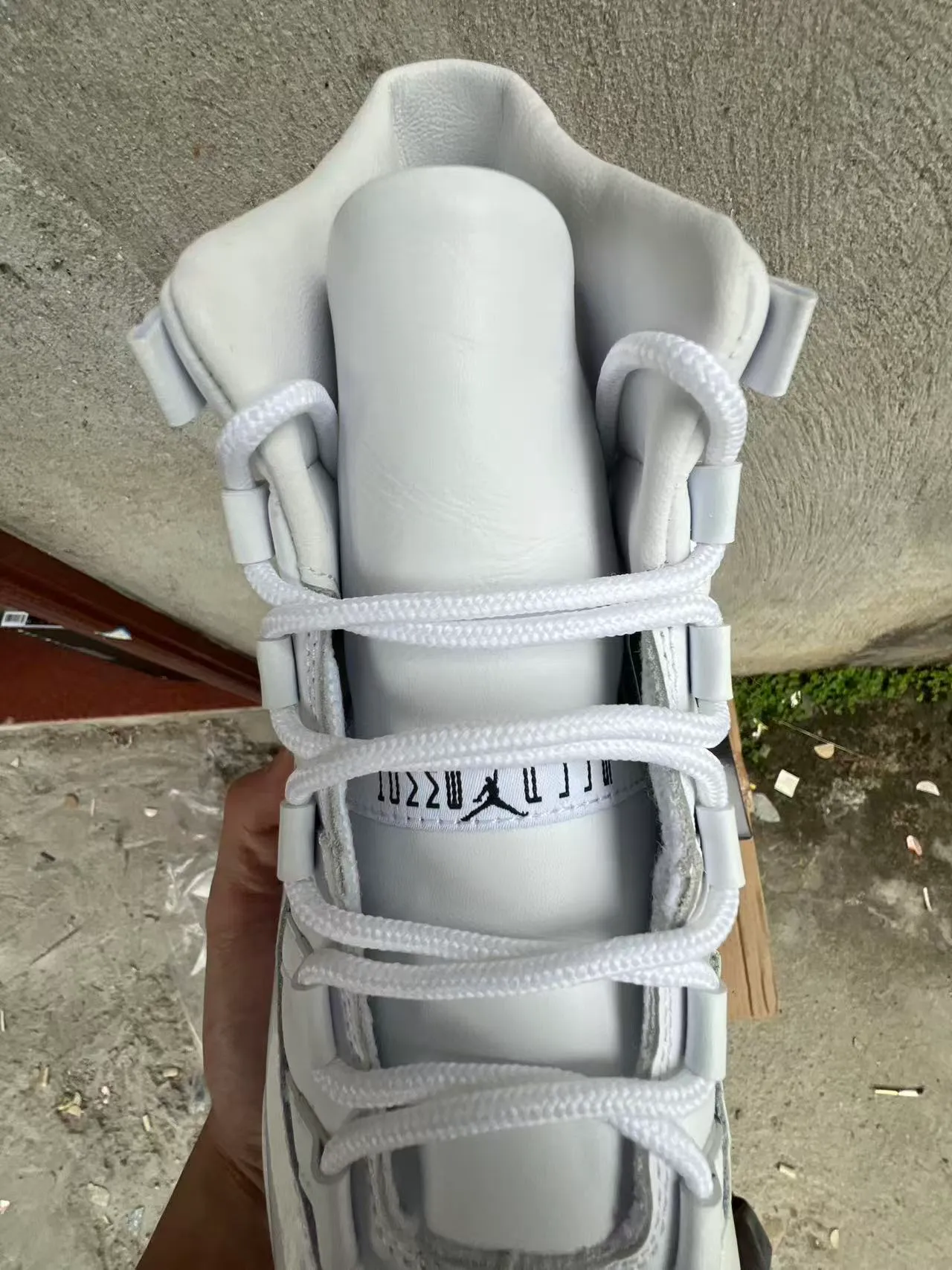 Air Jordan 11 Tênis de basquete em couro envernizado branco 4