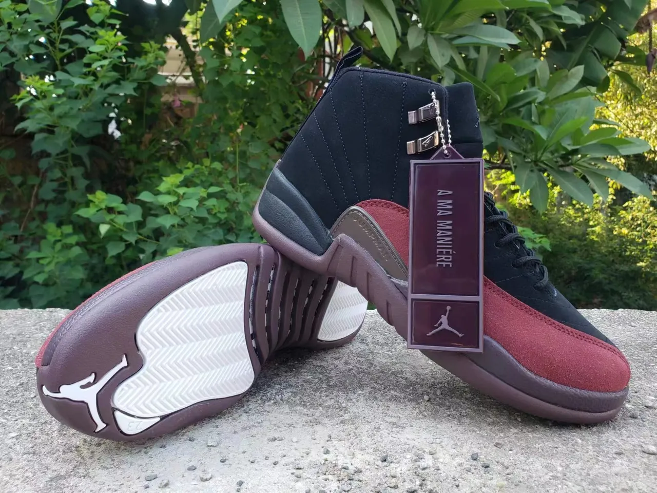 Zapatillas de baloncesto de caña alta Air Jordan 12 en negro y granate 5