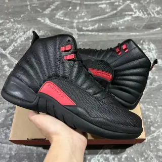 Tênis de basquete Air Jordan 12 Jumpman preto e vermelho