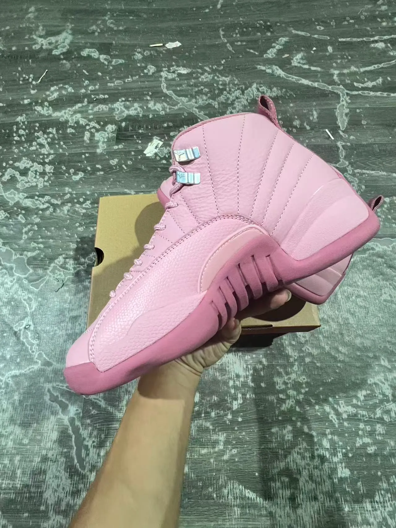 Air Jordan 12 单色粉红篮球鞋 5