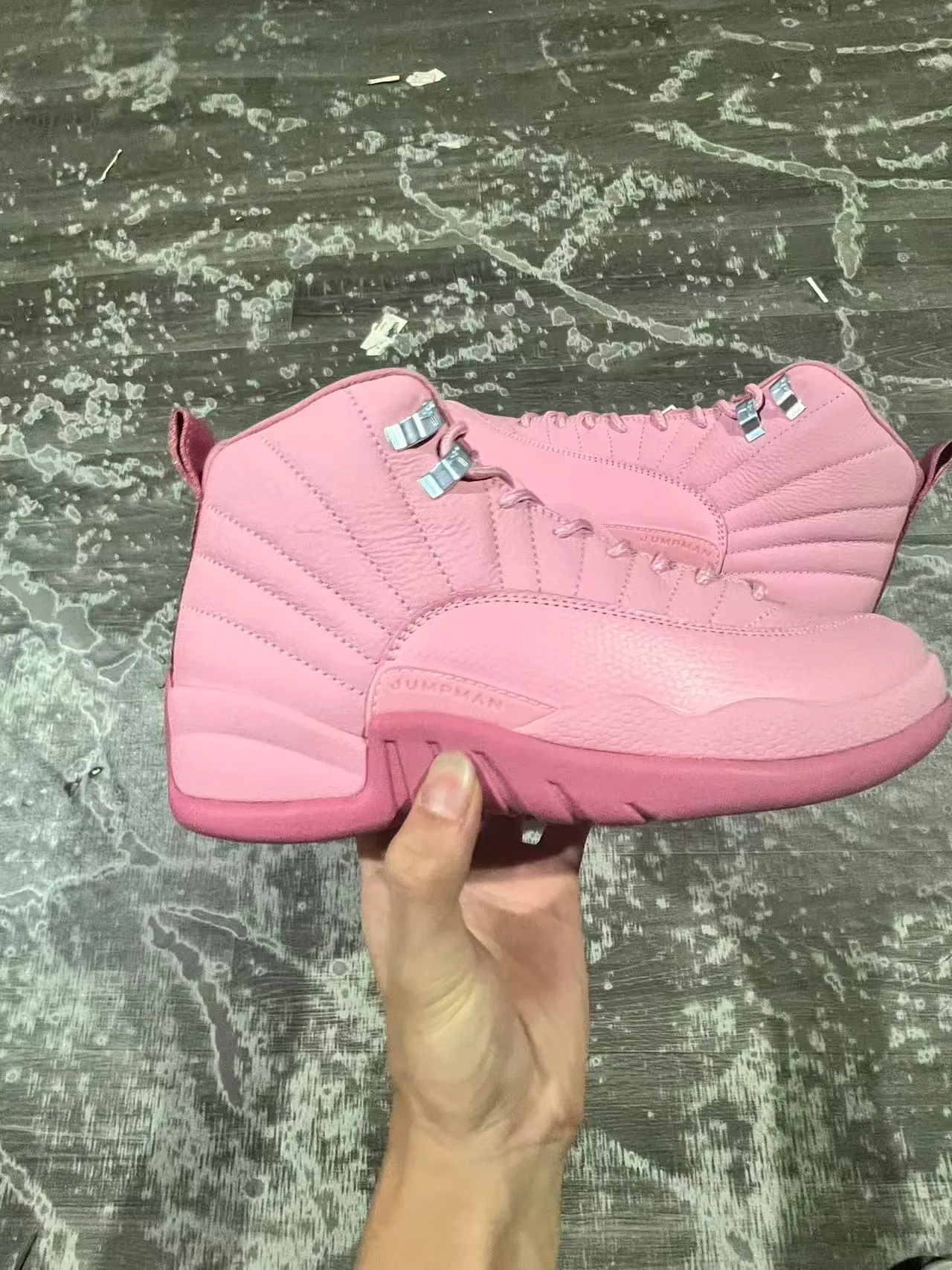 Air Jordan 12 单色粉红篮球鞋 7