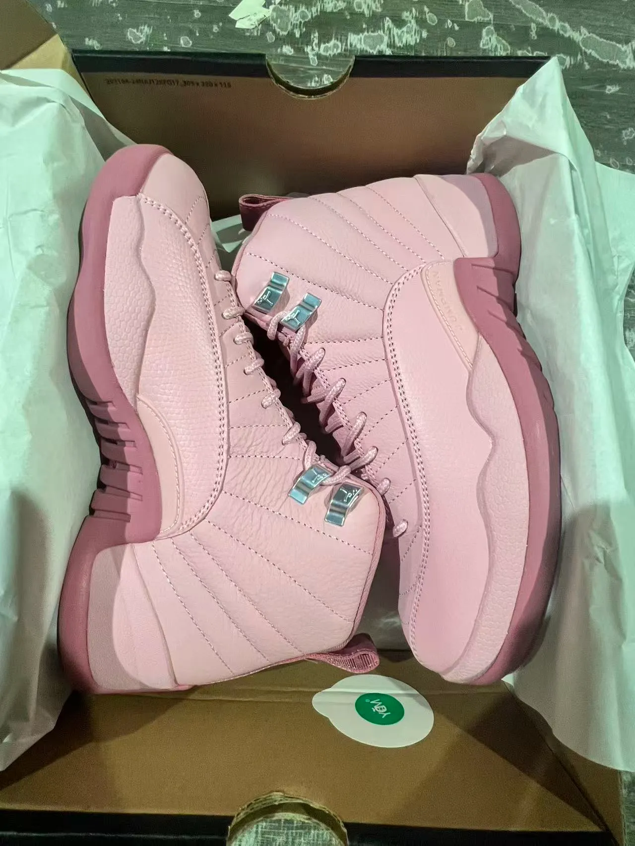 Air Jordan 12 单色粉红篮球鞋 9