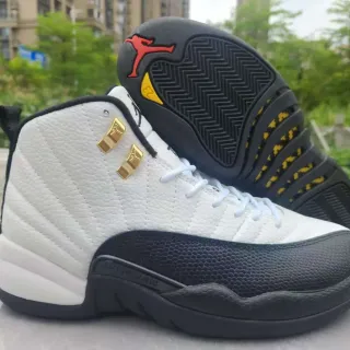 Tênis de basquete Air Jordan 12 branco preto dourado