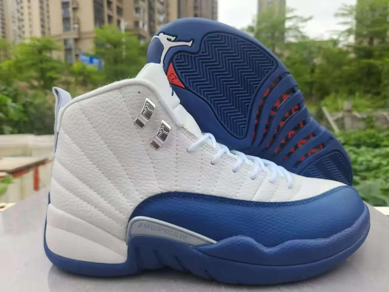 Zapatillas de baloncesto Air Jordan 12 blanco negro dorado 5