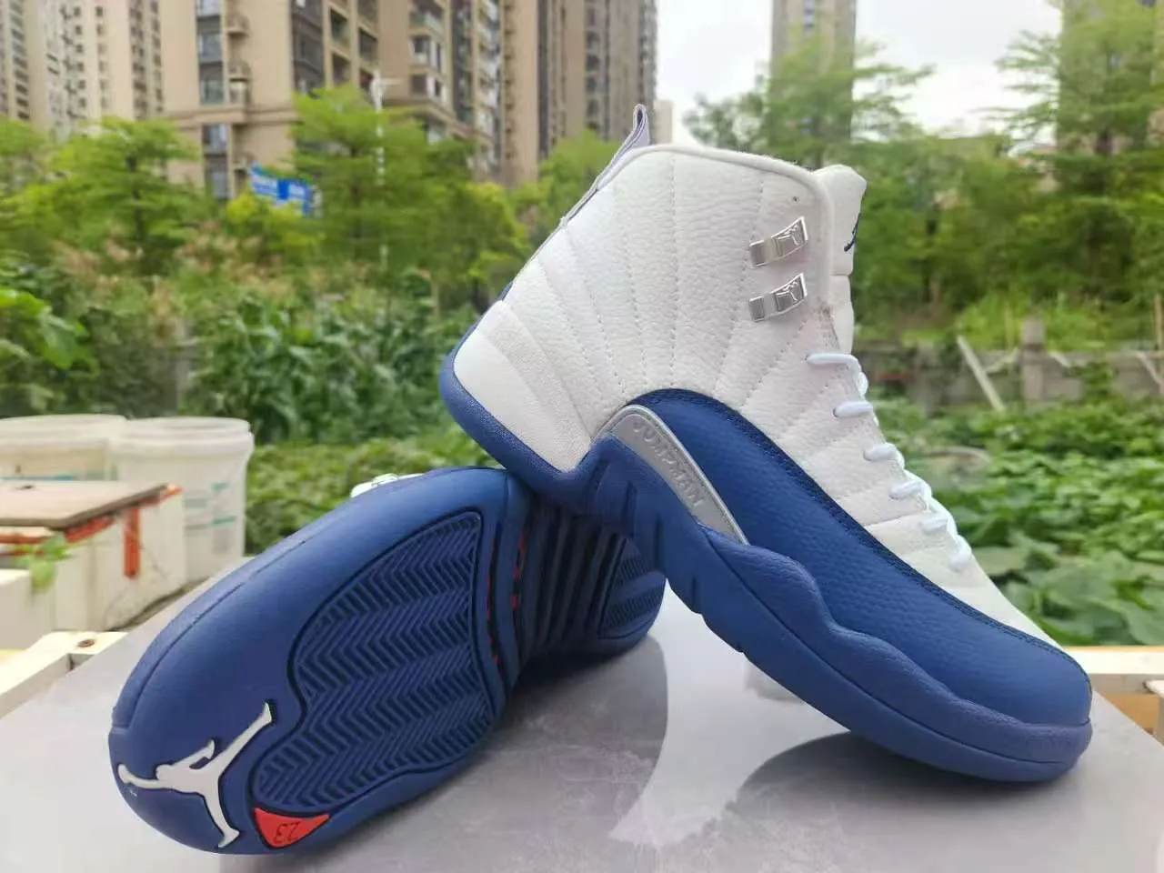 Zapatillas de baloncesto Air Jordan 12 blanco negro dorado 6