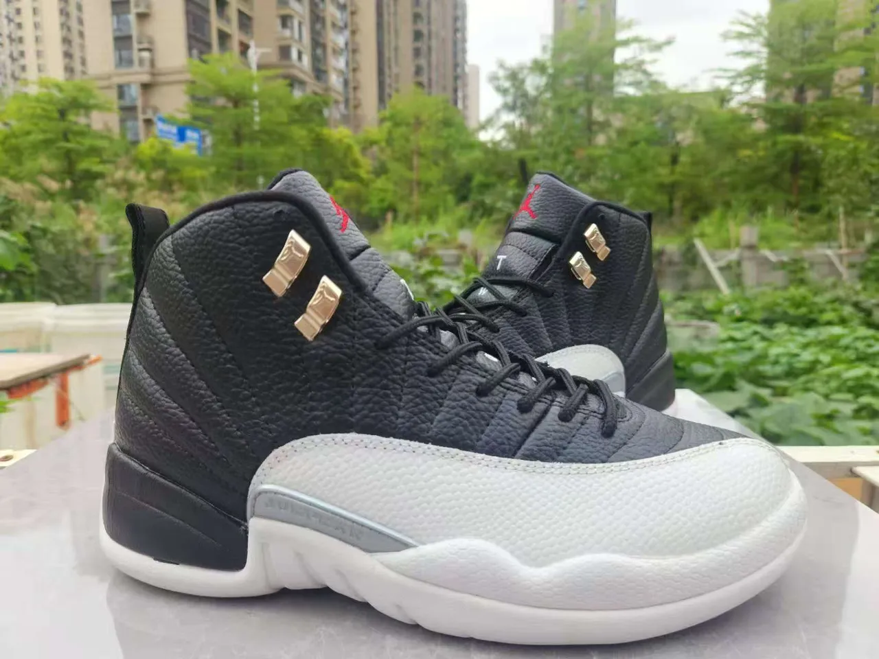 Zapatillas de baloncesto Air Jordan 12 blanco negro dorado 7