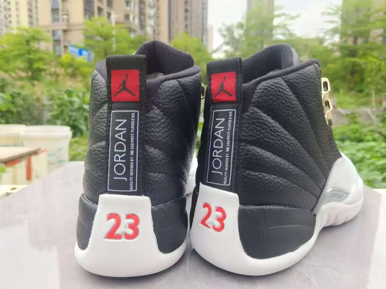 Zapatillas de baloncesto Air Jordan 12 blanco negro dorado 8