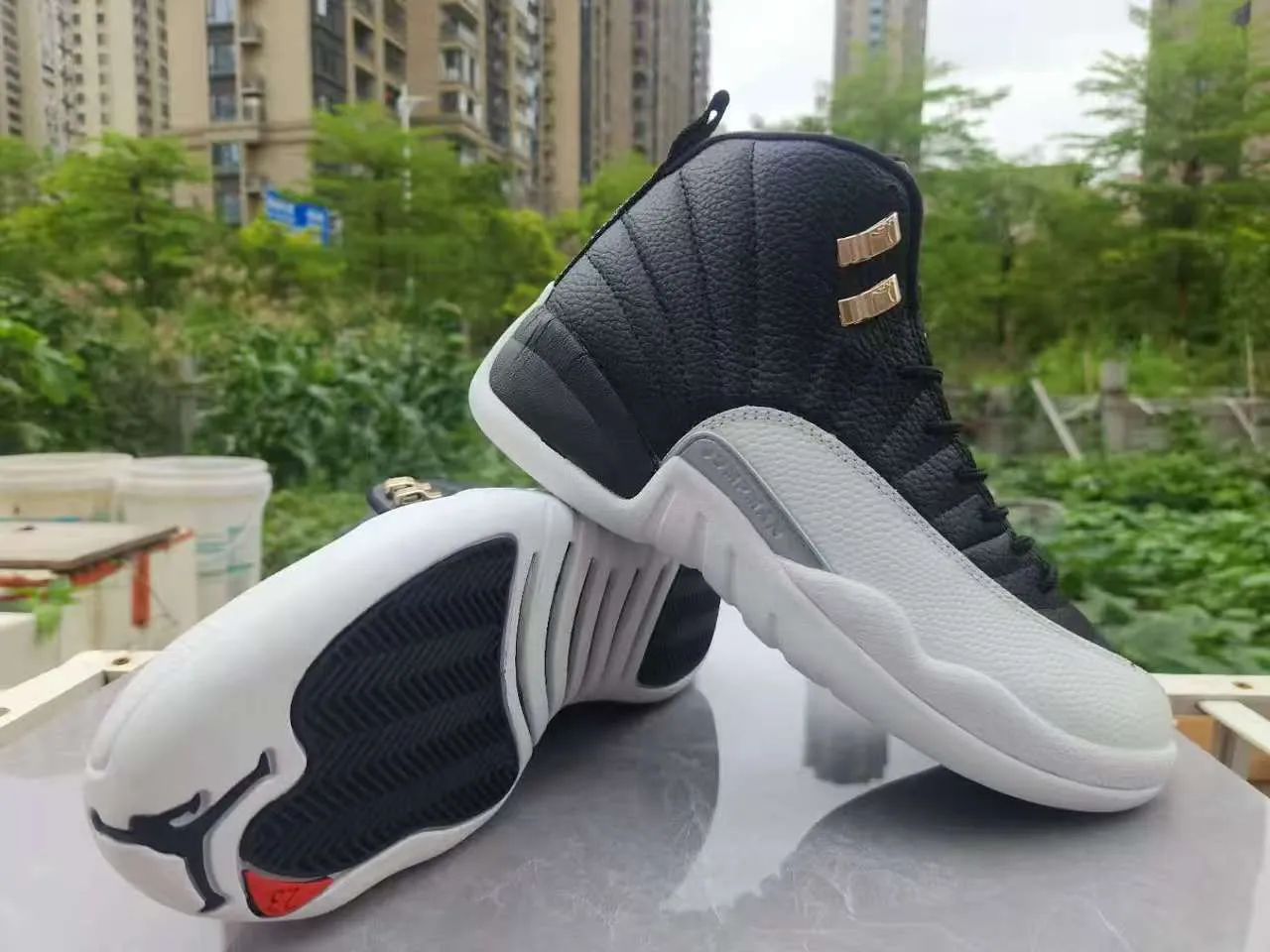 Zapatillas de baloncesto Air Jordan 12 blanco negro dorado 10