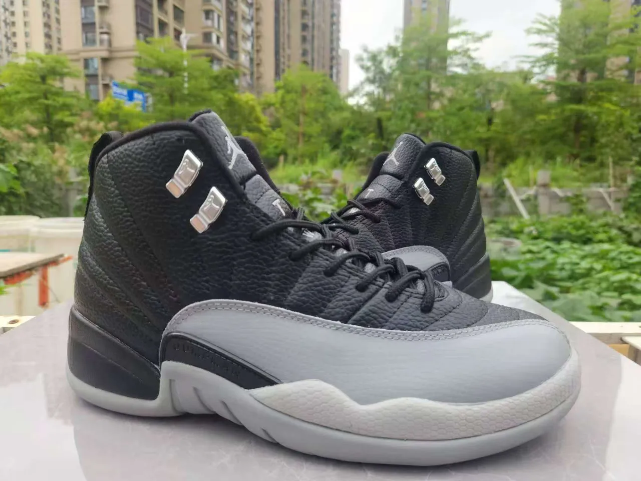 Zapatillas de baloncesto Air Jordan 12 blanco negro dorado 13