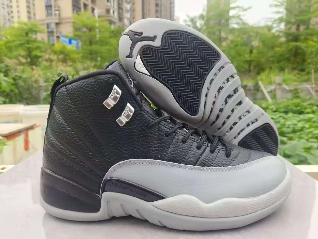 Zapatillas de baloncesto Air Jordan 12 blanco negro dorado 15
