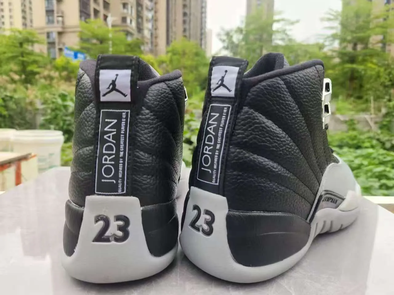 Zapatillas de baloncesto Air Jordan 12 blanco negro dorado 16