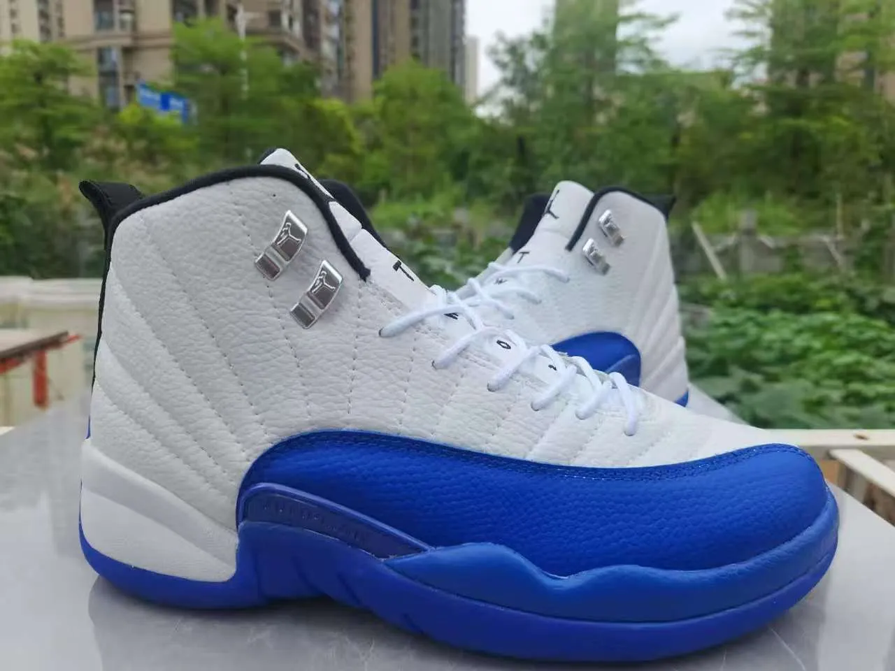 Zapatillas de baloncesto Air Jordan 12 blanco negro dorado 17