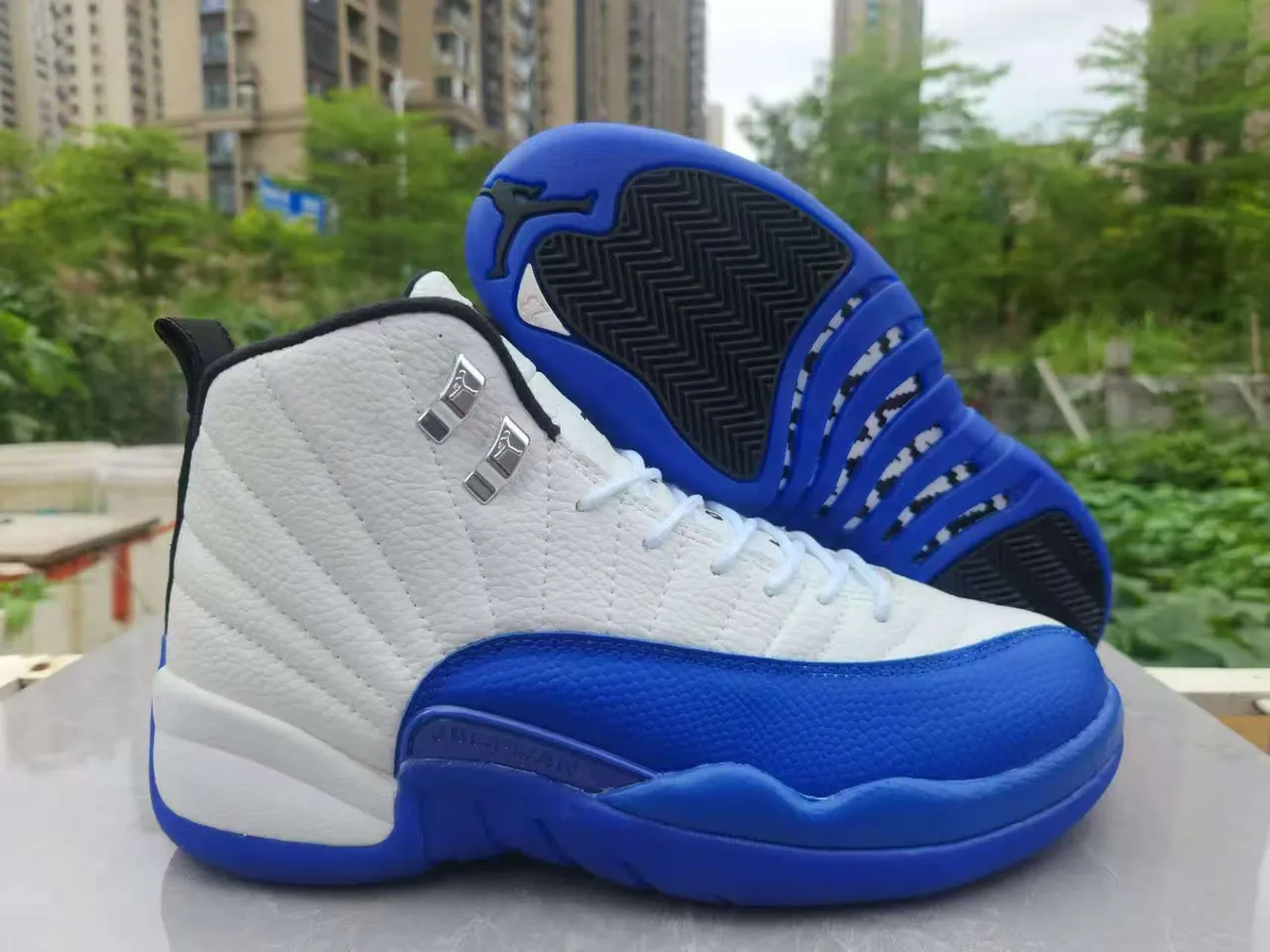 Zapatillas de baloncesto Air Jordan 12 blanco negro dorado 18