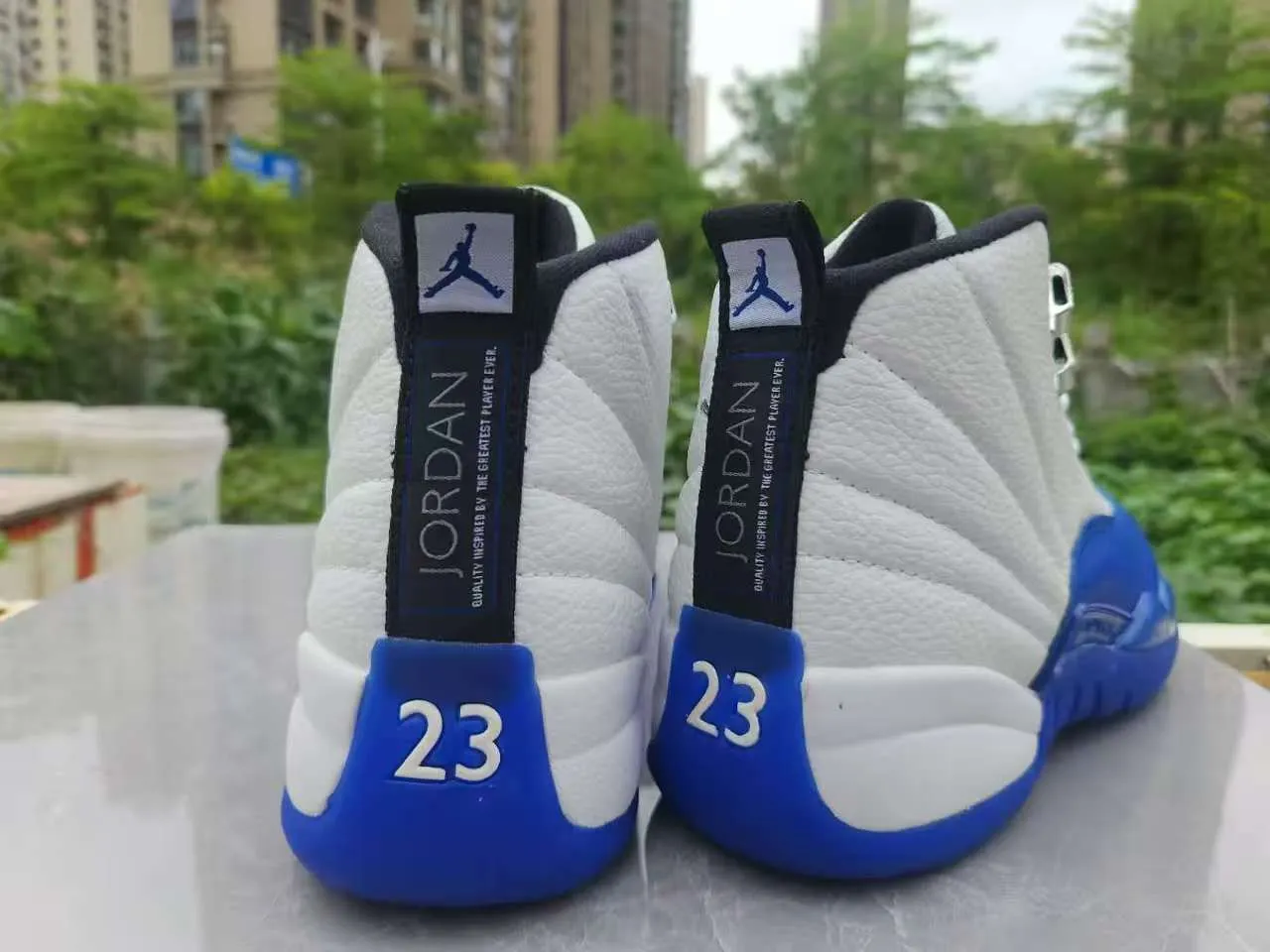 Zapatillas de baloncesto Air Jordan 12 blanco negro dorado 19