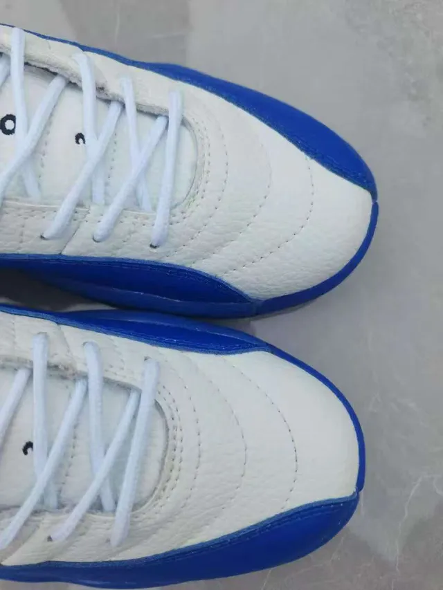Zapatillas de baloncesto Air Jordan 12 blanco negro dorado 20