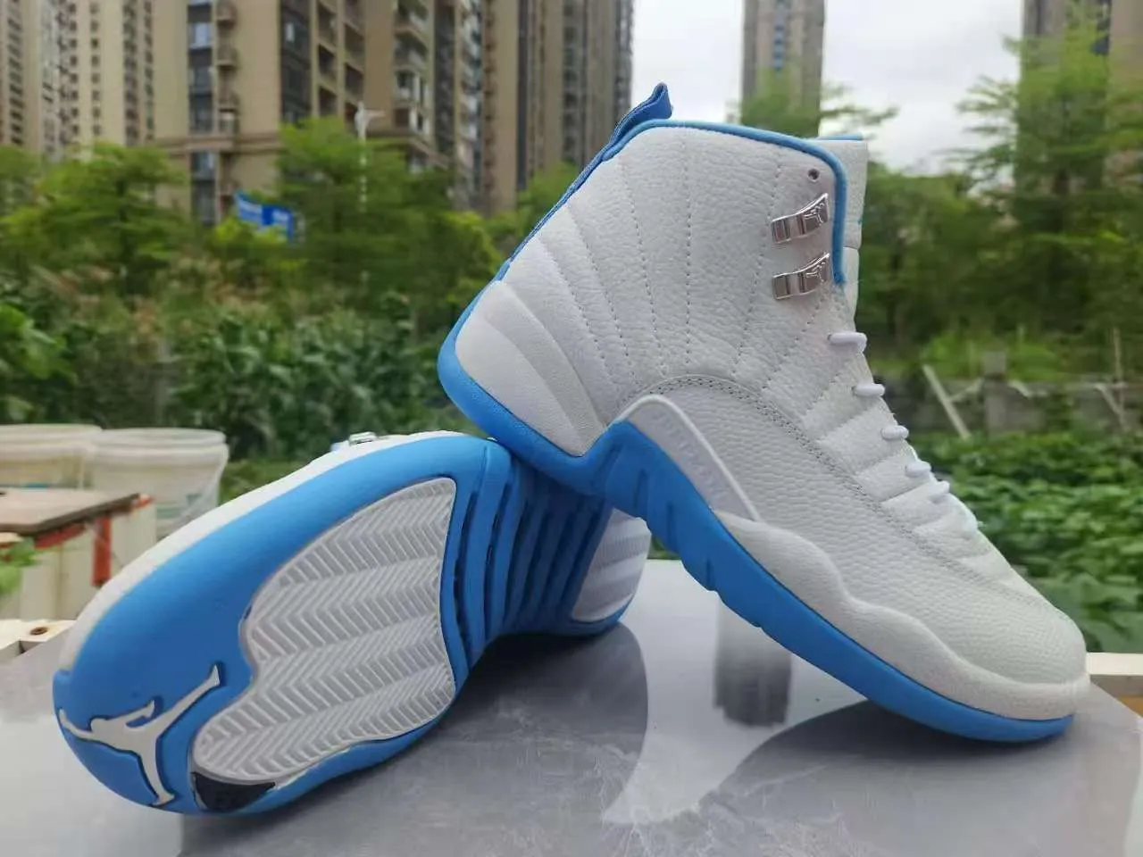 Zapatillas de baloncesto Air Jordan 12 blanco negro dorado 21