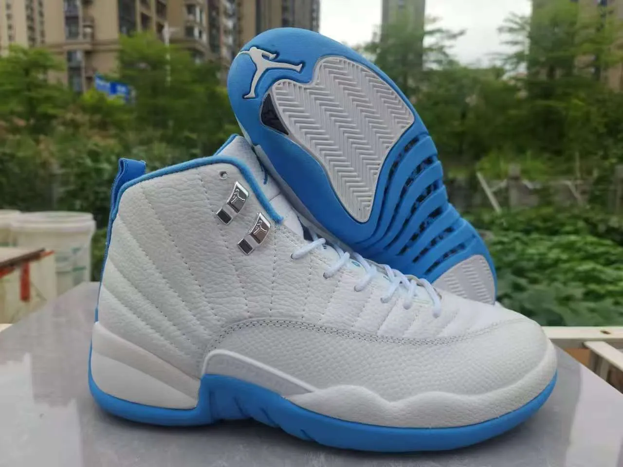 Zapatillas de baloncesto Air Jordan 12 blanco negro dorado 22