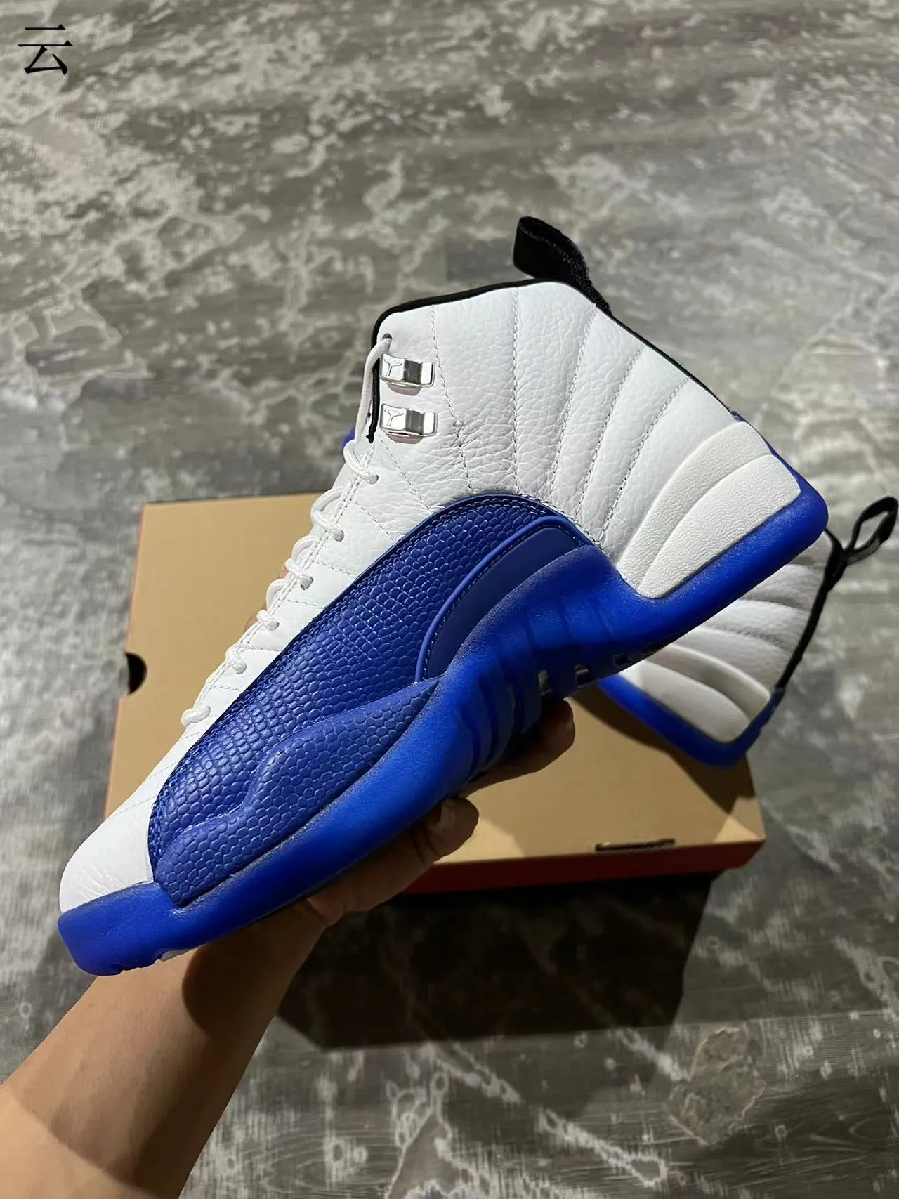 Air Jordan 12 Tênis de Basquete Branco Azul Real 5