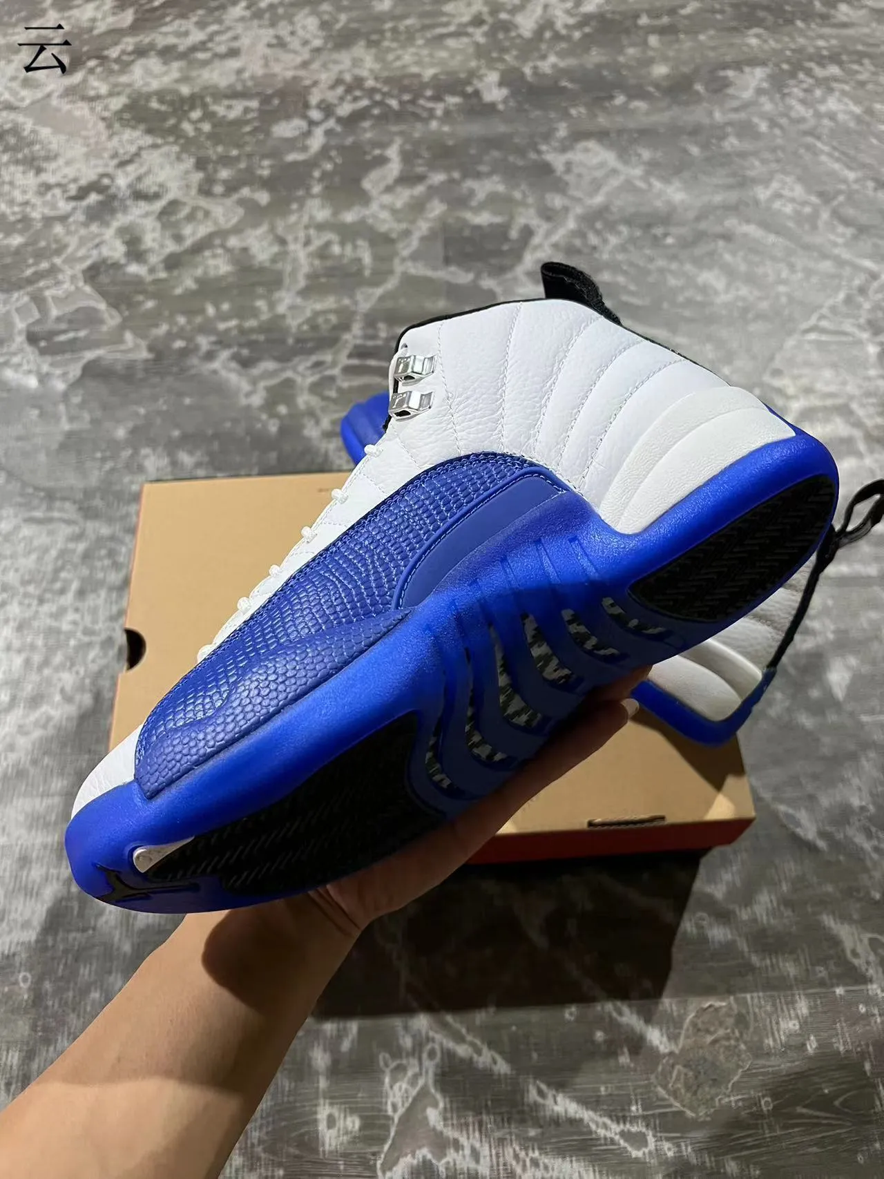 Air Jordan 12 Tênis de Basquete Branco Azul Real 6