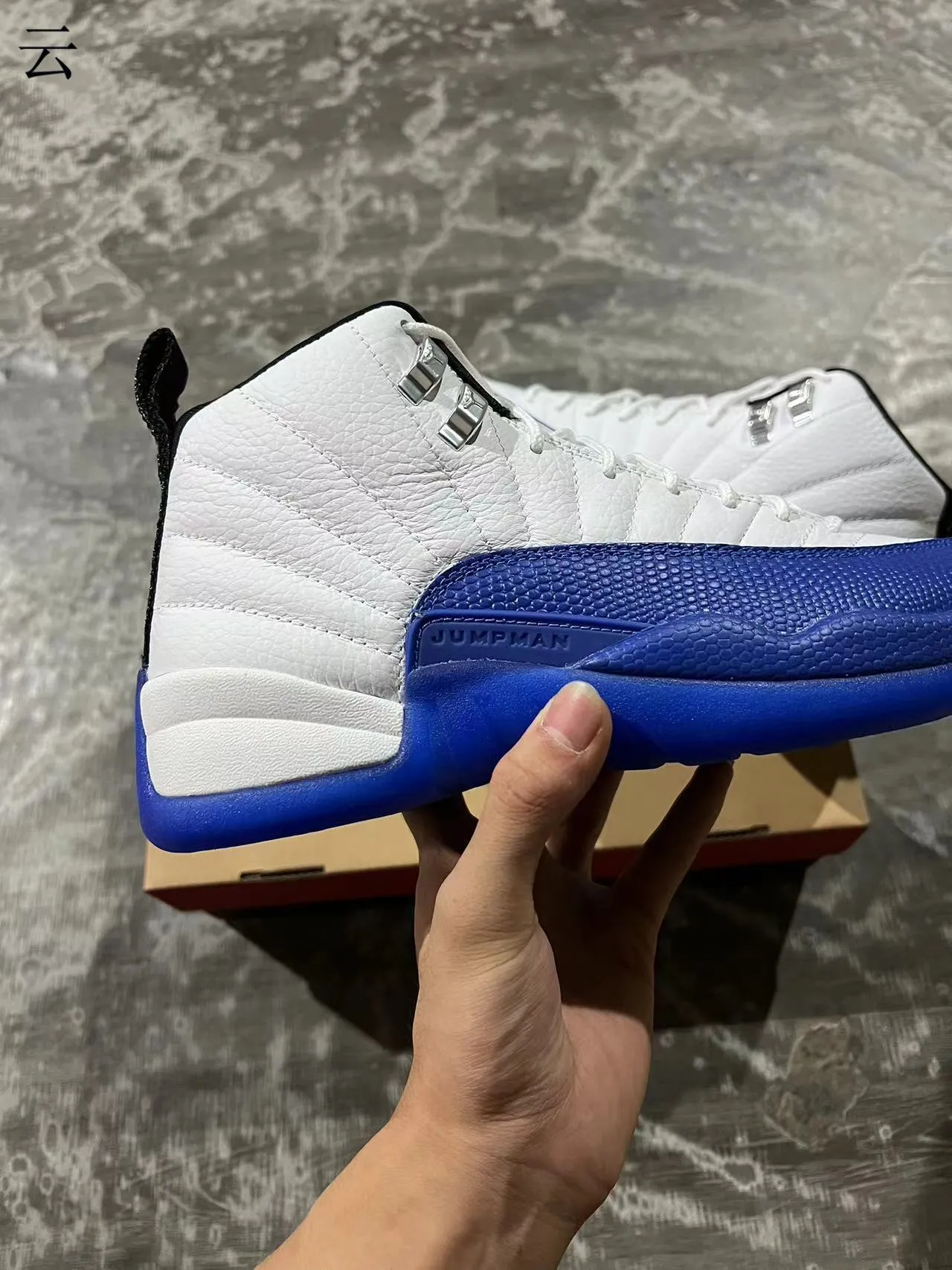 Air Jordan 12 Tênis de Basquete Branco Azul Real 7