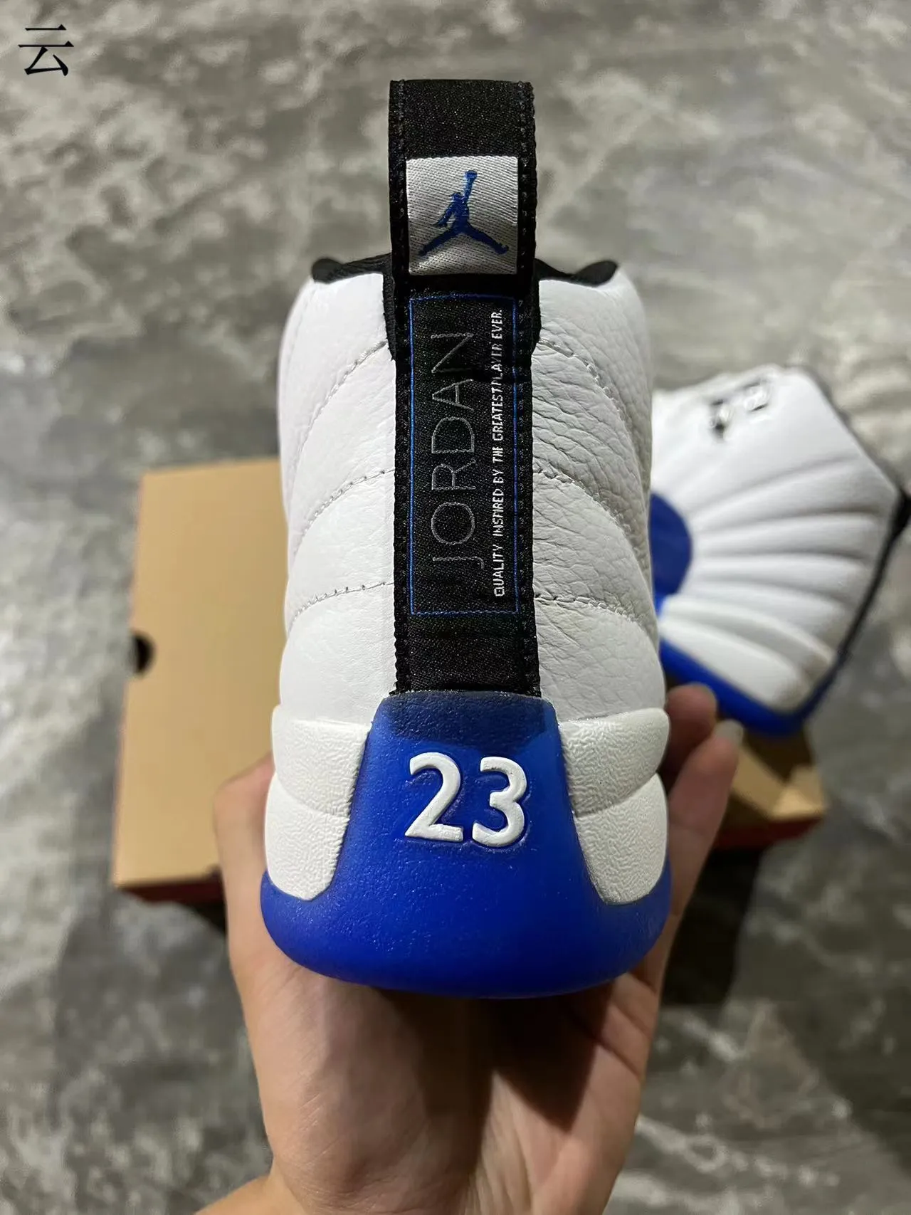 Air Jordan 12 Tênis de Basquete Branco Azul Real 8