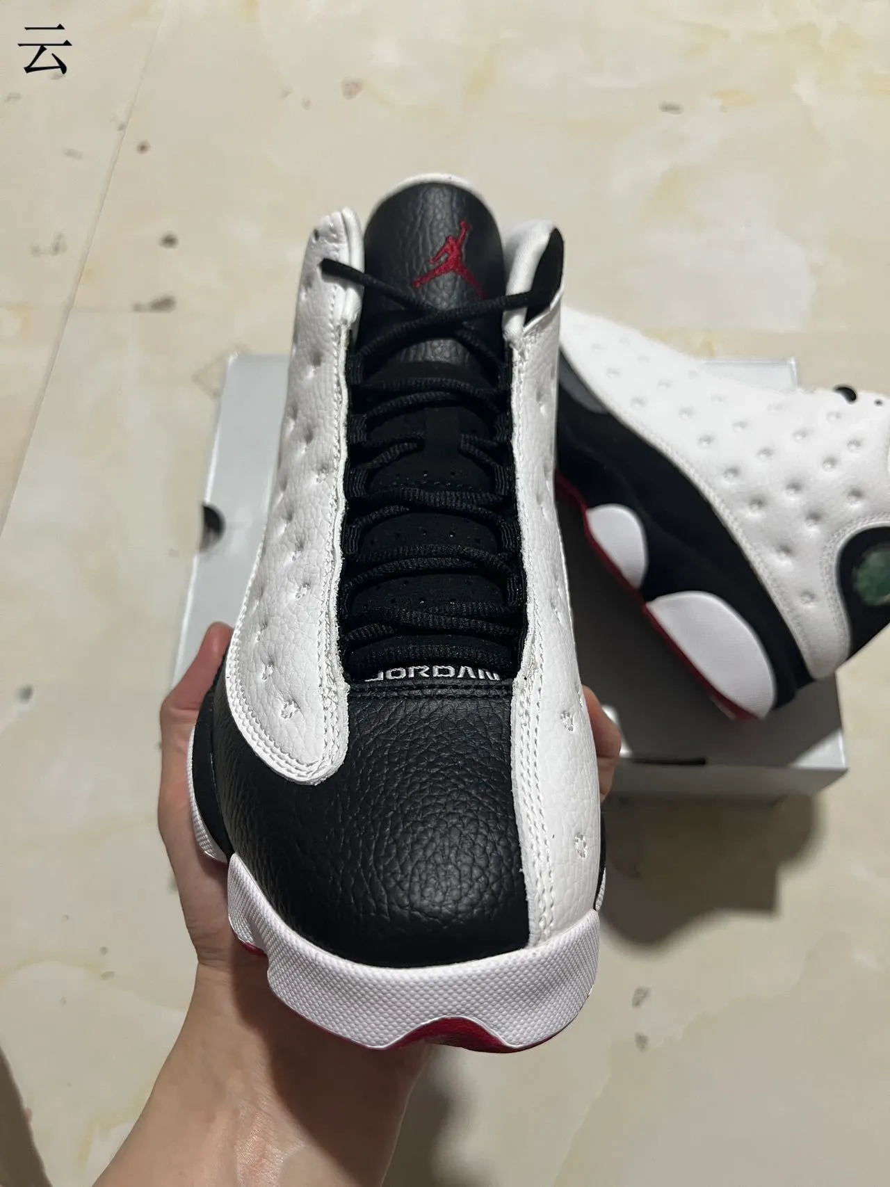 حذاء كرة السلة Air Jordan 13 أبيض أسود أحمر 3