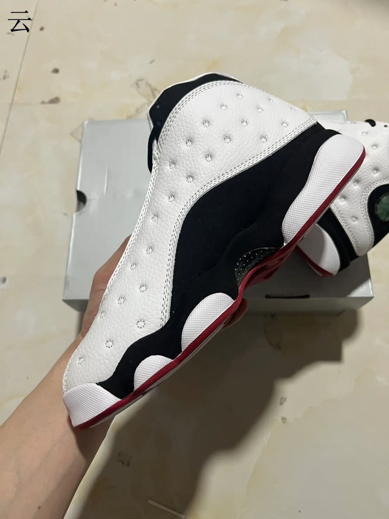 حذاء كرة السلة Air Jordan 13 أبيض أسود أحمر 5