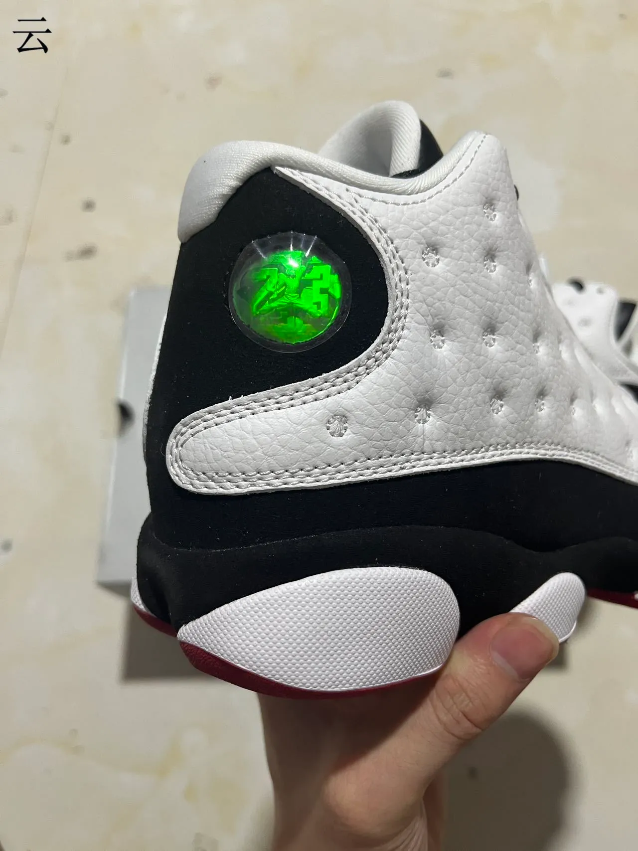 حذاء كرة السلة Air Jordan 13 أبيض أسود أحمر 7