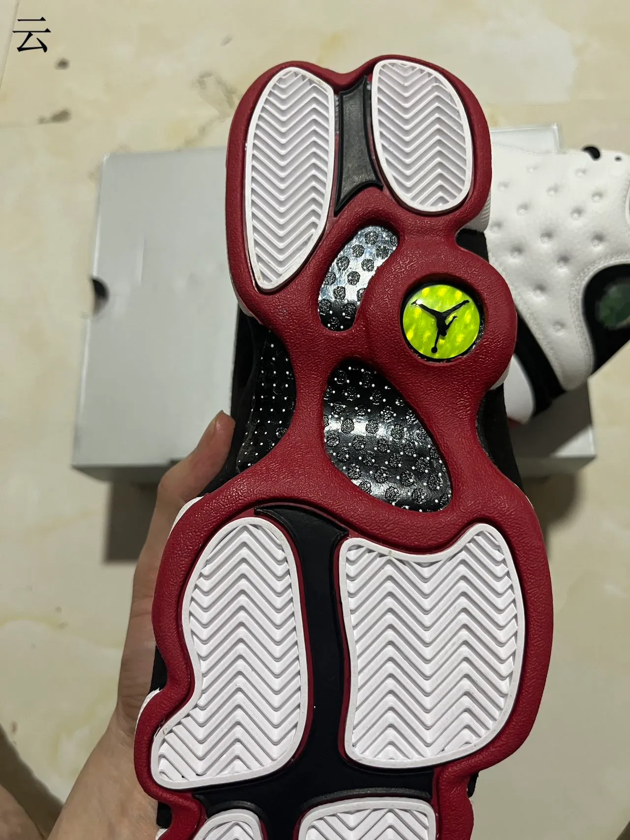 حذاء كرة السلة Air Jordan 13 أبيض أسود أحمر 8