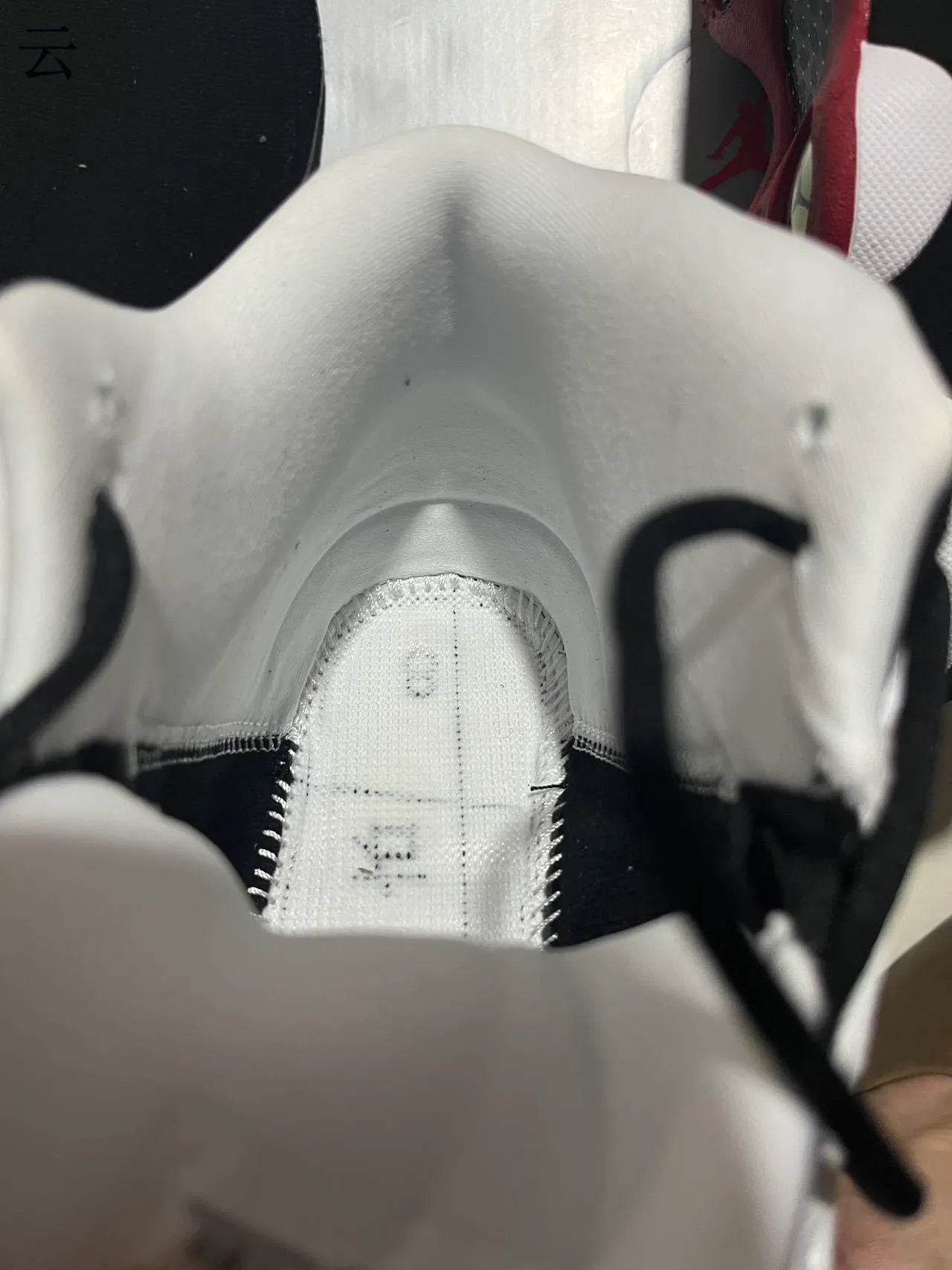 حذاء كرة السلة Air Jordan 13 أبيض أسود أحمر 11