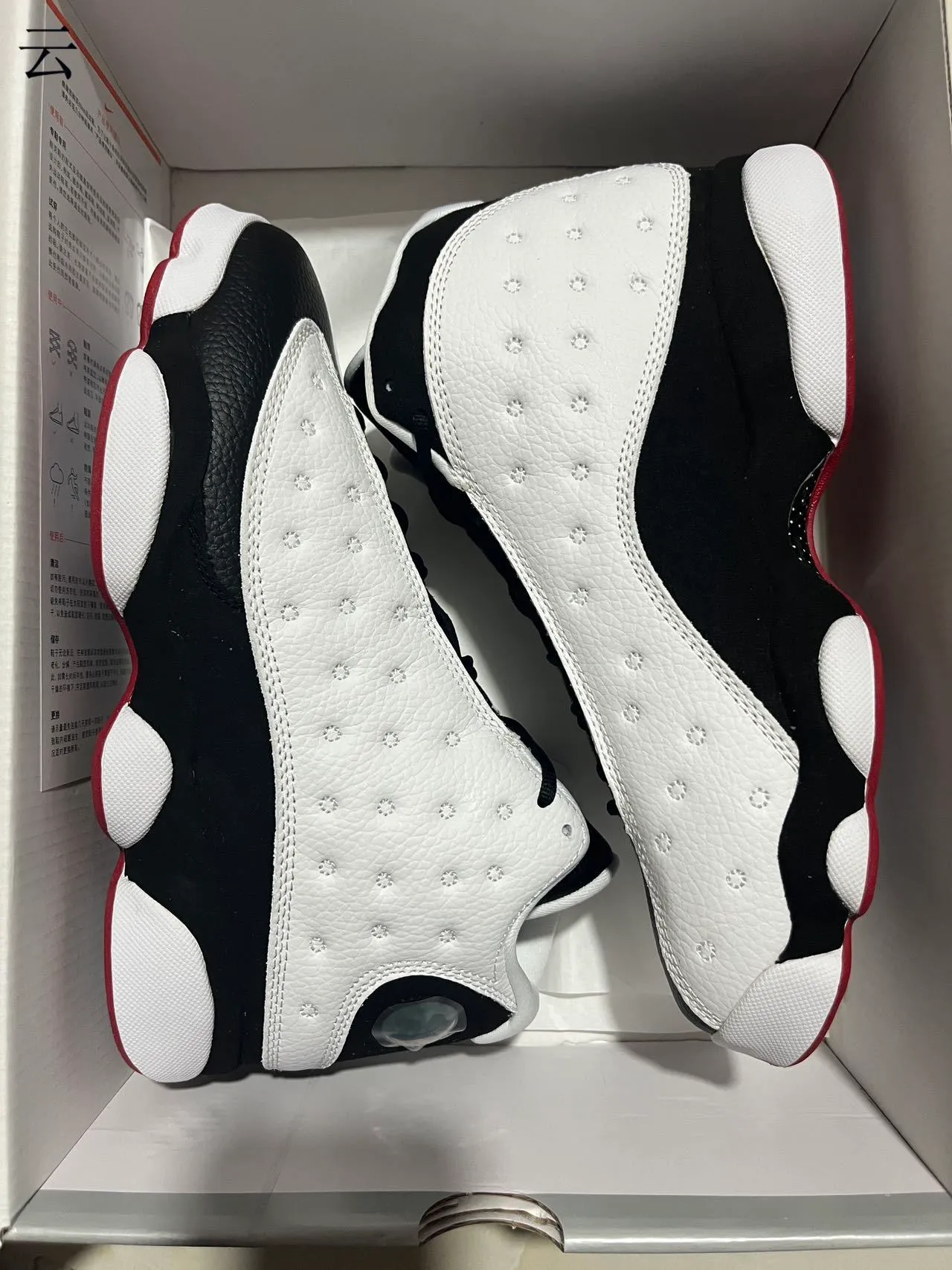 حذاء كرة السلة Air Jordan 13 أبيض أسود أحمر 12