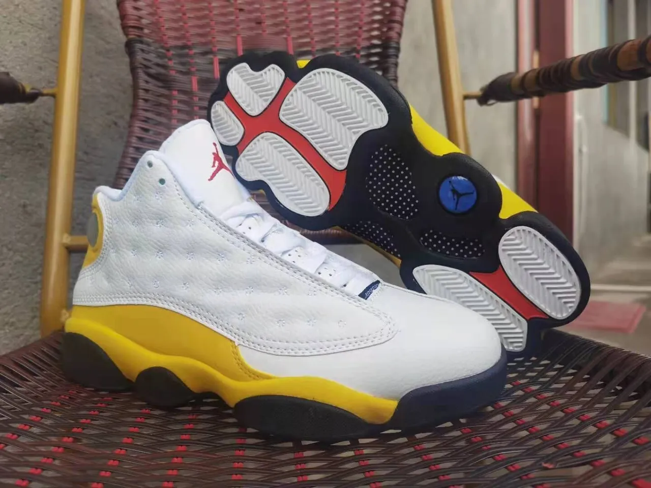 Air Jordan 13 सादा हलुद काला बास्केटबॉल जुतो 2